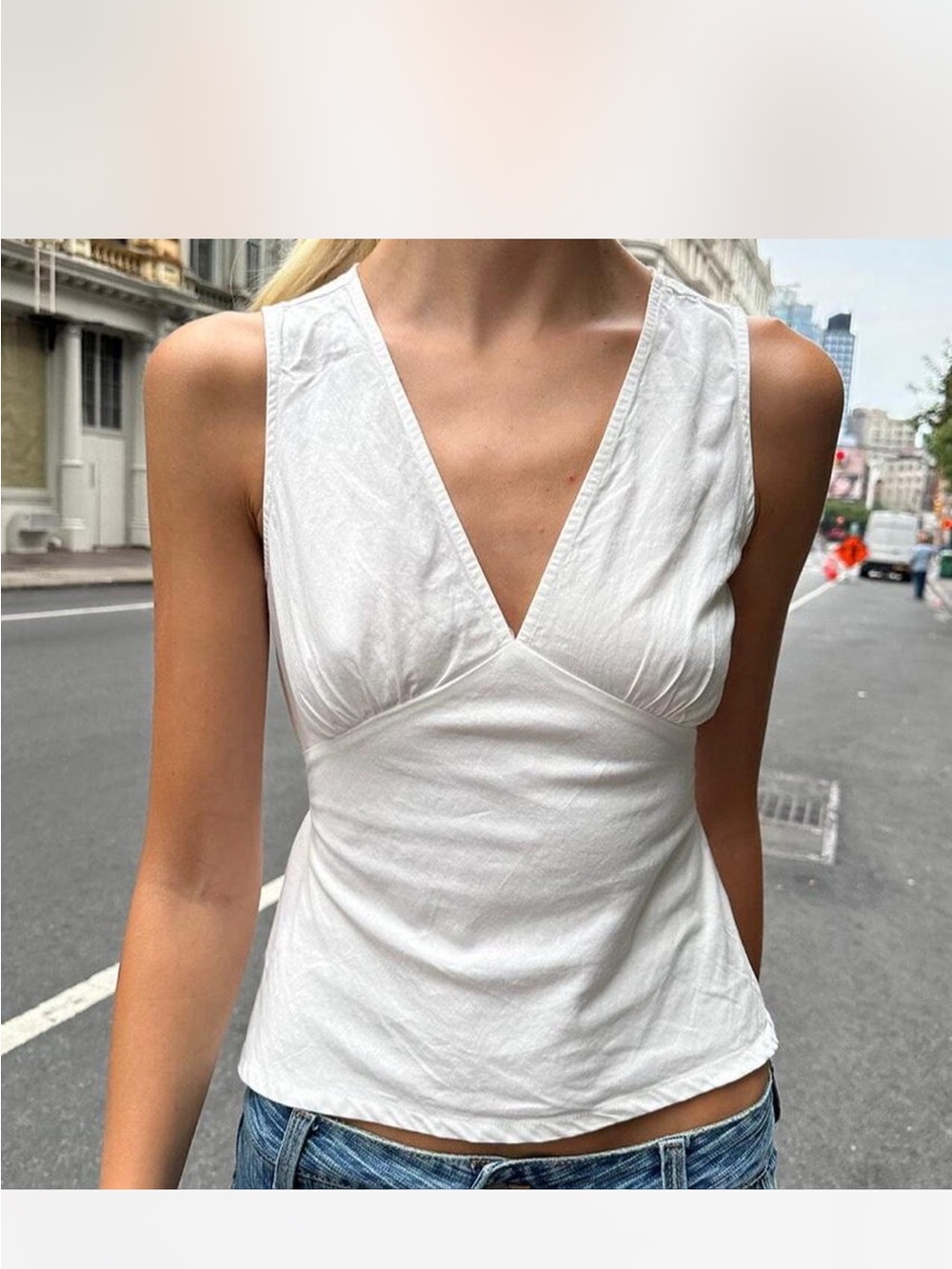 Brandy Melville White V-Neck Tie Back Sleeveless Top